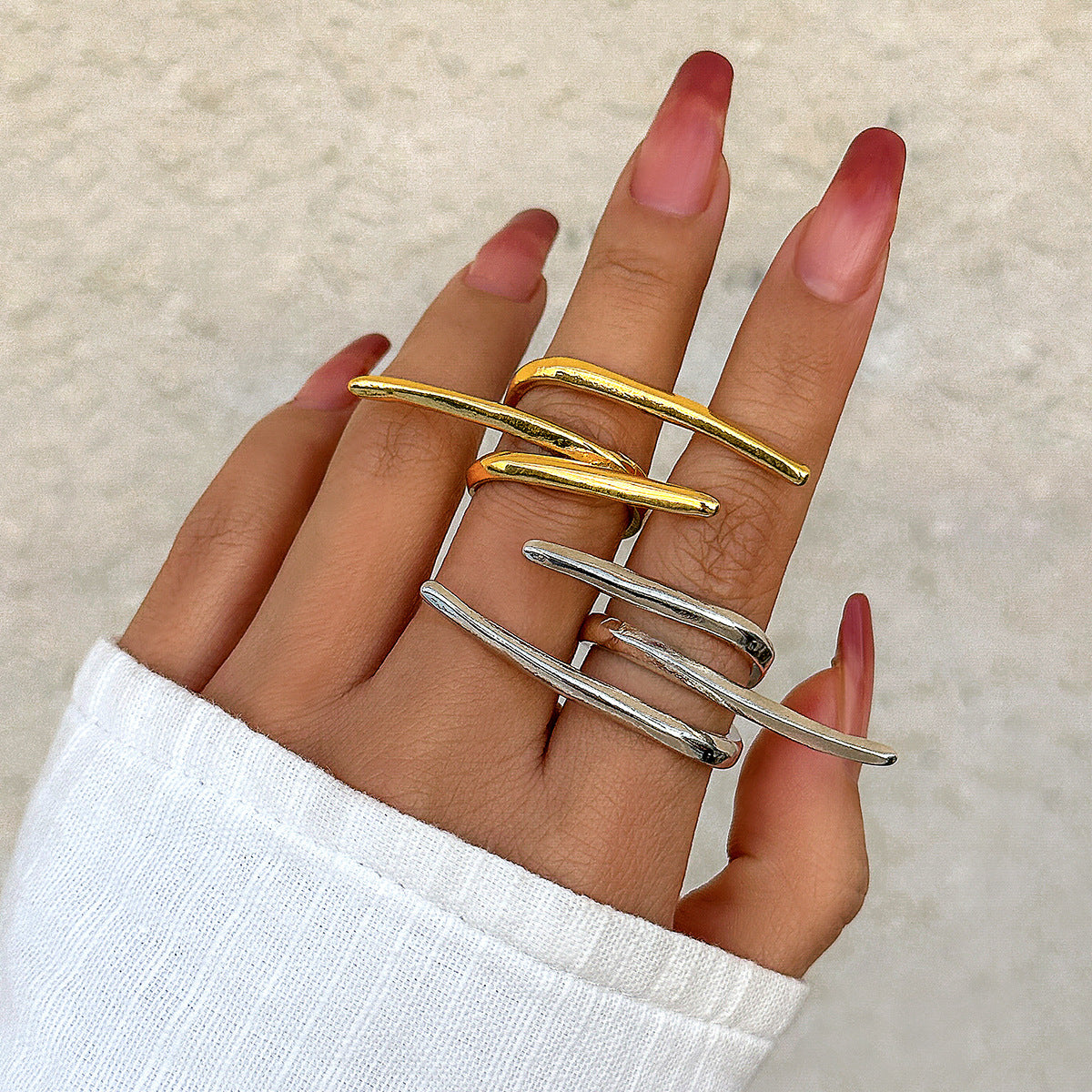 Metallic smooth butterfly ring for women, simple and exaggerated French bow ring