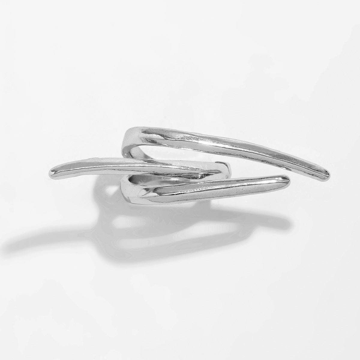 Metallic smooth butterfly ring for women, simple and exaggerated French bow ring