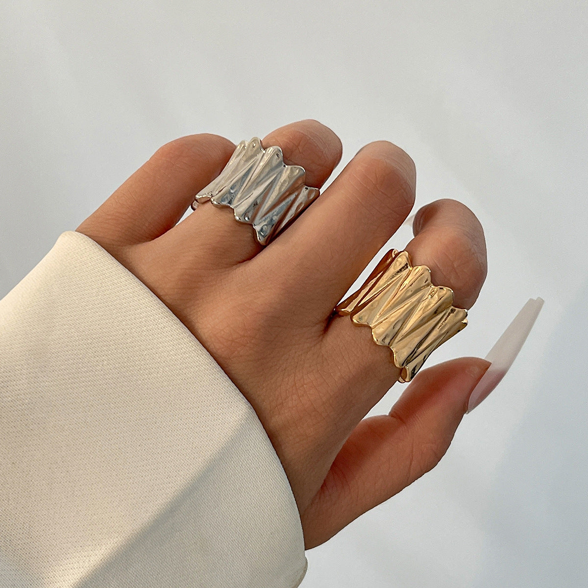 Hip hop style oversized irregular smooth twisted ring, droplet alloy pleated ring