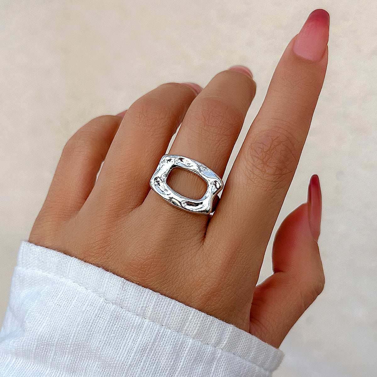 Metallic smooth butterfly ring for women, simple and exaggerated French bow ring
