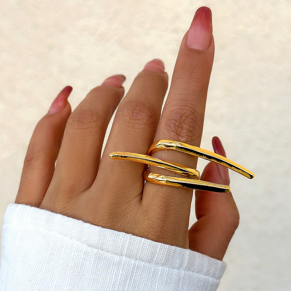 Metallic smooth butterfly ring for women, simple and exaggerated French bow ring