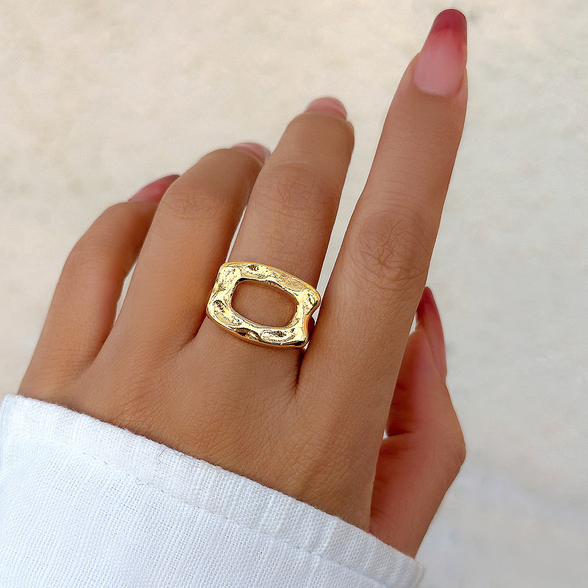 Metallic smooth butterfly ring for women, simple and exaggerated French bow ring