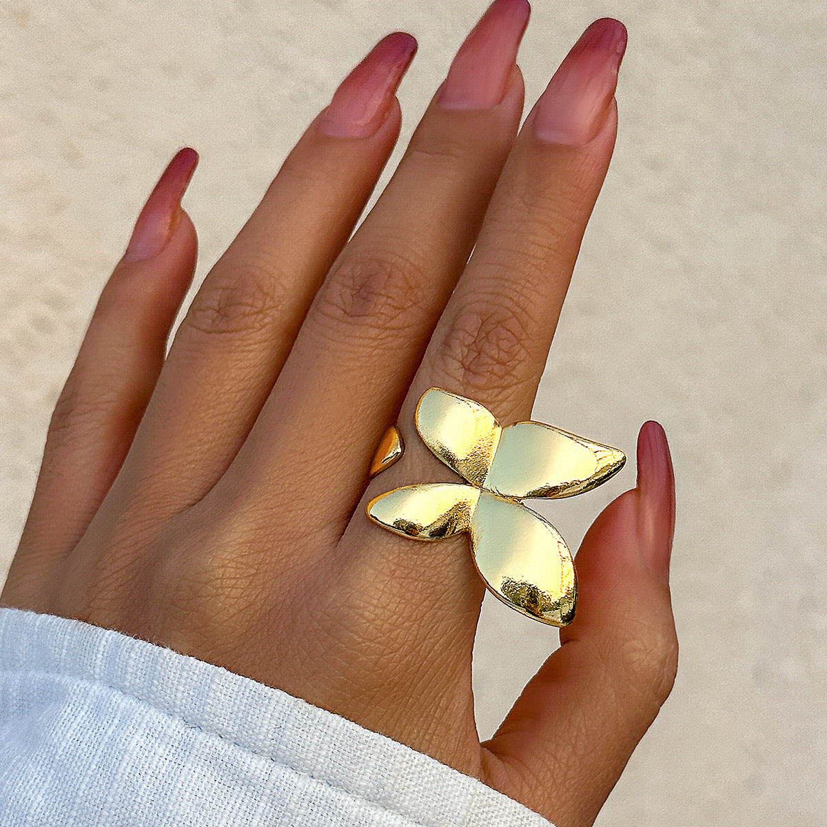 Metallic smooth butterfly ring for women, simple and exaggerated French bow ring